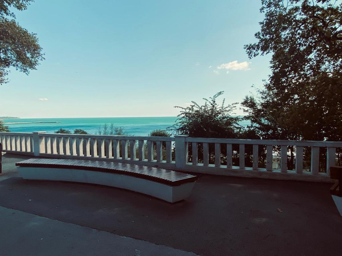МareliS Luxe Port Apartment Варна Экстерьер фото